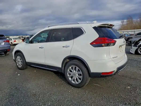 KNMAT2MV3HP564564 2017 NISSAN ROGUE - Image 2