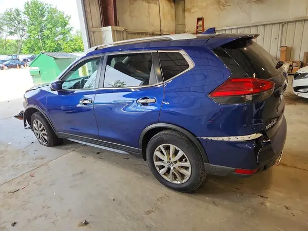 KNMAT2MV3HP566007 2017 NISSAN ROGUE - Image 2