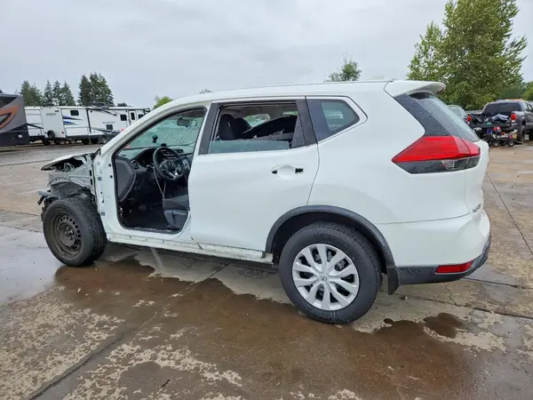 KNMAT2MV3HP588377 2017 NISSAN ROGUE - Image 2