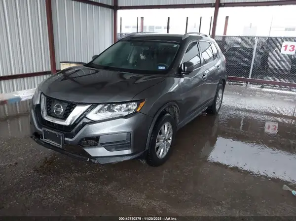 KNMAT2MV3HP599170 2017 NISSAN ROGUE - Image 2