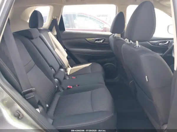 KNMAT2MV3HP609518 2017 NISSAN ROGUE - Image 8