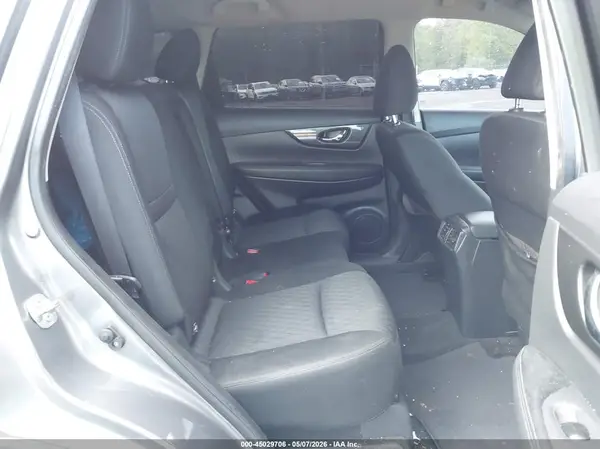 KNMAT2MV3HP609535 2017 NISSAN ROGUE - Image 8