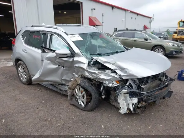 KNMAT2MV3HP611592 2017 NISSAN ROGUE - Image 1