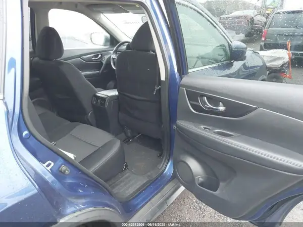 KNMAT2MV3HP612225 2017 NISSAN ROGUE - Image 8