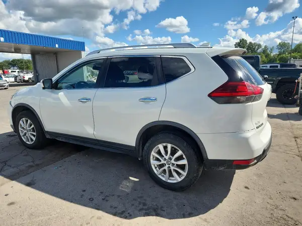 KNMAT2MV3HP614539 2017 NISSAN ROGUE - Image 2