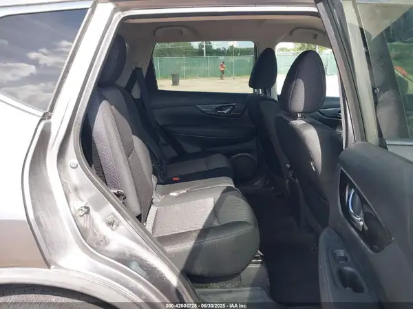 KNMAT2MV3HP616971 2017 NISSAN ROGUE - Image 8
