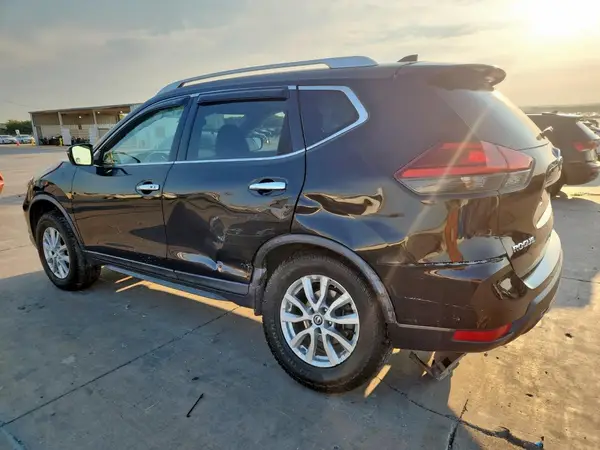 KNMAT2MV3HP617117 2017 NISSAN ROGUE - Image 2