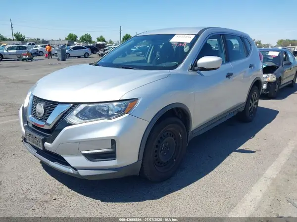 KNMAT2MV3JP500384 2018 NISSAN ROGUE - Image 2