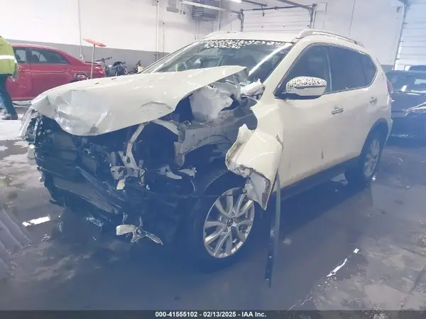 KNMAT2MV3JP502166 2018 NISSAN ROGUE - Image 2