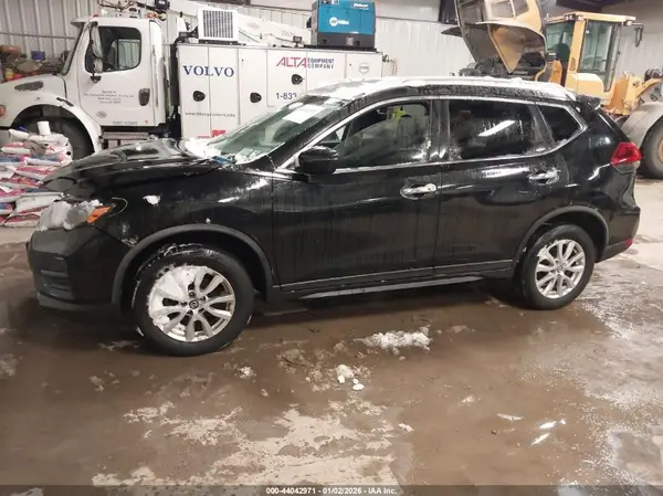 KNMAT2MV3JP504564 2018 NISSAN ROGUE - Image 2
