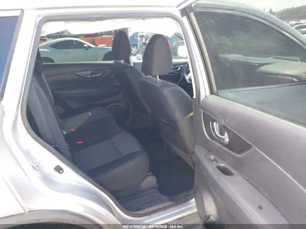KNMAT2MV3JP505925 2018 NISSAN ROGUE - Image 8