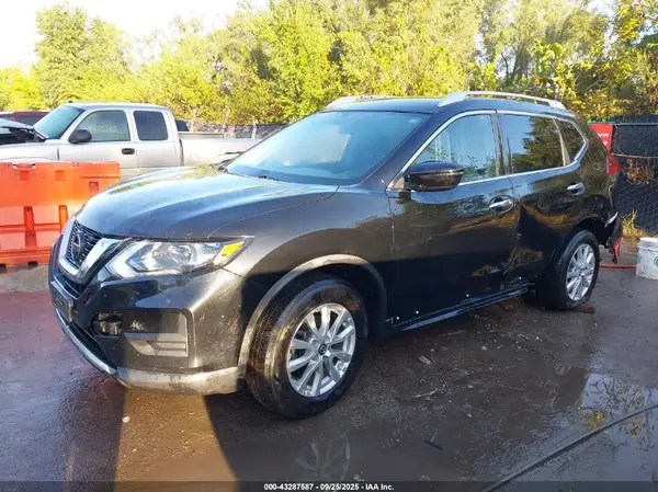 KNMAT2MV3JP510056 2018 NISSAN ROGUE - Image 2
