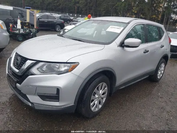 KNMAT2MV3JP513880 2018 NISSAN ROGUE - Image 2