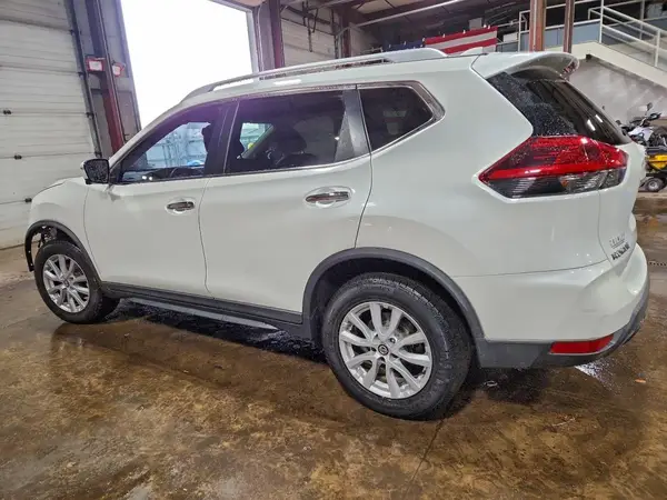 KNMAT2MV3JP523888 2018 NISSAN ROGUE - Image 2