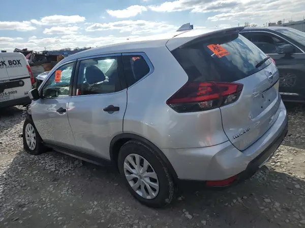 KNMAT2MV3JP525690 2018 NISSAN ROGUE - Image 2