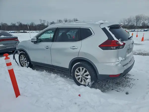 KNMAT2MV3JP529397 2018 NISSAN ROGUE - Image 2