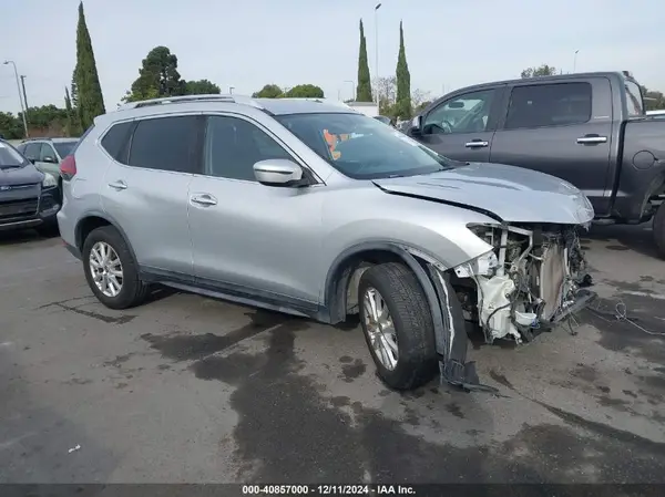 KNMAT2MV3JP529769 2018 NISSAN ROGUE - Image 1