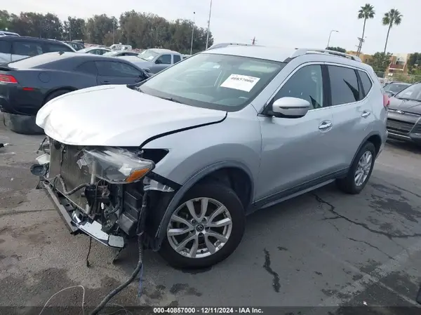 KNMAT2MV3JP529769 2018 NISSAN ROGUE - Image 2