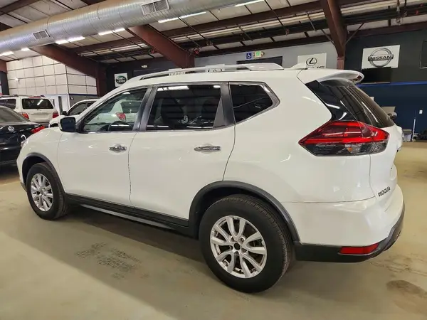 KNMAT2MV3JP531196 2018 NISSAN ROGUE - Image 2