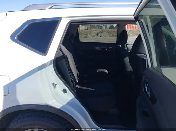 KNMAT2MV3JP541825 2018 NISSAN ROGUE - Image 8