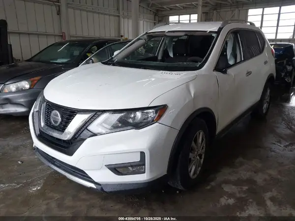 KNMAT2MV3JP547396 2018 NISSAN ROGUE - Image 2