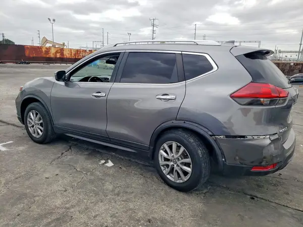 KNMAT2MV3JP549813 2018 NISSAN ROGUE - Image 2
