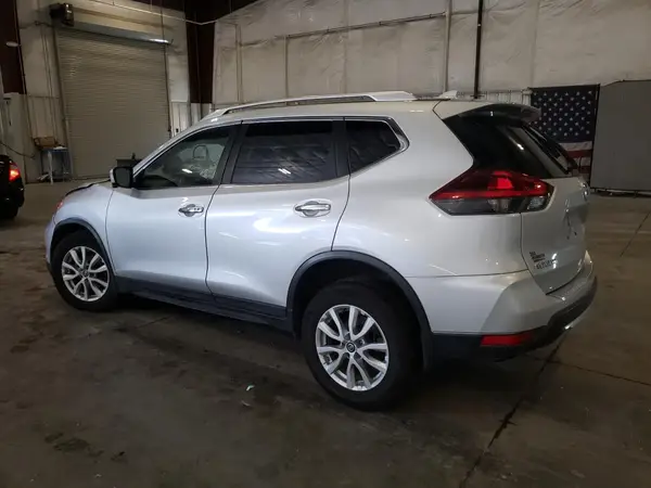 KNMAT2MV3JP555661 2018 NISSAN ROGUE - Image 2