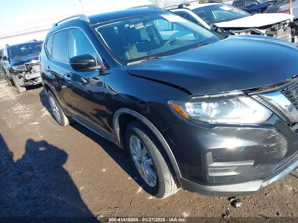 KNMAT2MV3JP558060 2018 NISSAN ROGUE - Image 1