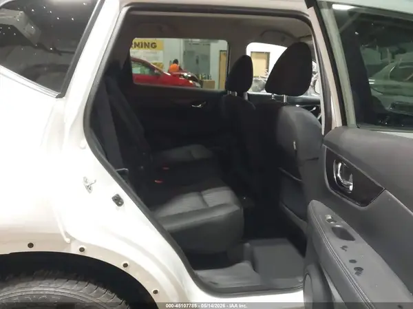 KNMAT2MV3JP559631 2018 NISSAN ROGUE - Image 8