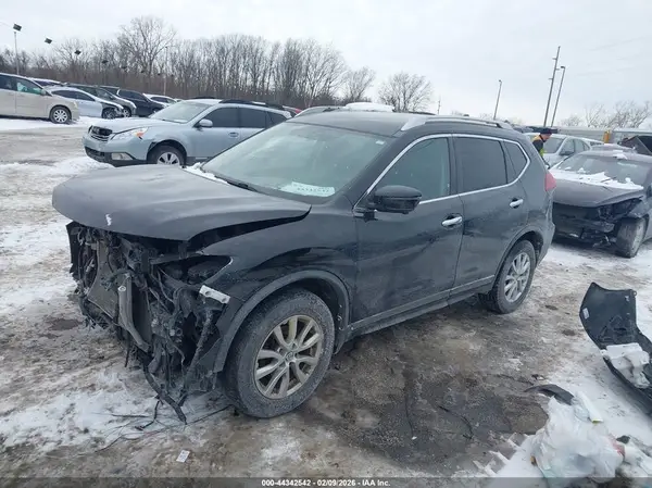 KNMAT2MV3JP566157 2018 NISSAN ROGUE - Image 2