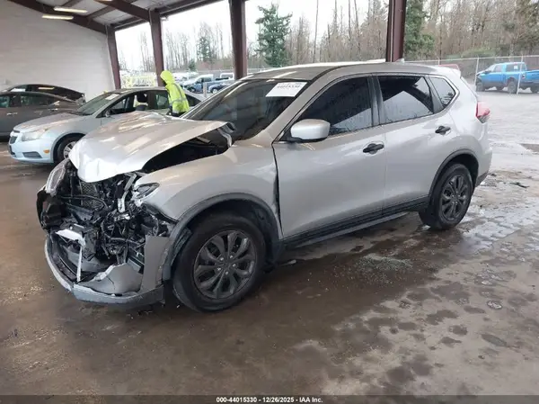 KNMAT2MV3JP568717 2018 NISSAN ROGUE - Image 2