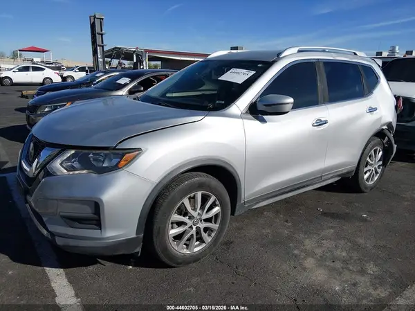 KNMAT2MV3JP573707 2018 NISSAN ROGUE - Image 2