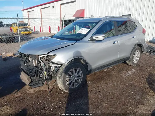 KNMAT2MV3JP574775 2018 NISSAN ROGUE - Image 2