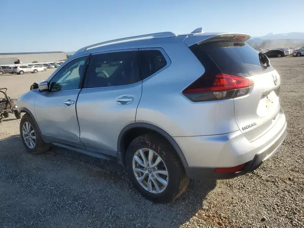 KNMAT2MV3JP575473 2018 NISSAN ROGUE - Image 2