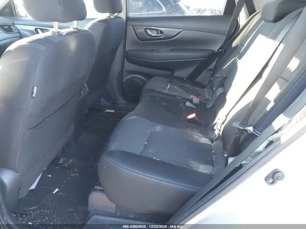 KNMAT2MV3JP575831 2018 NISSAN ROGUE - Image 8