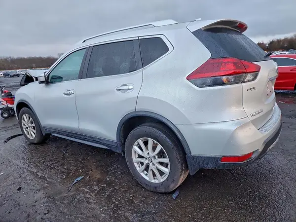 KNMAT2MV3JP576526 2018 NISSAN ROGUE - Image 2