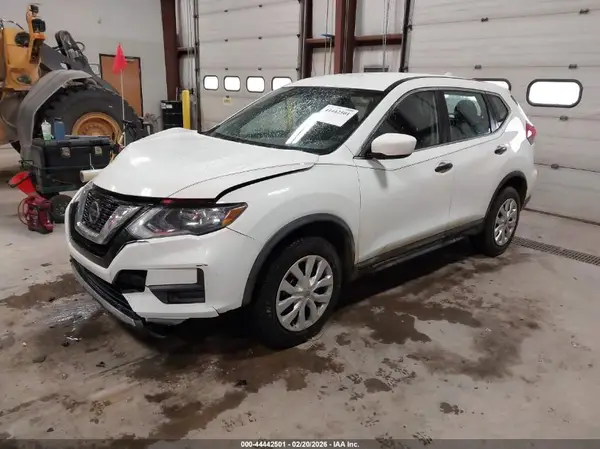 KNMAT2MV3JP584304 2018 NISSAN ROGUE - Image 2