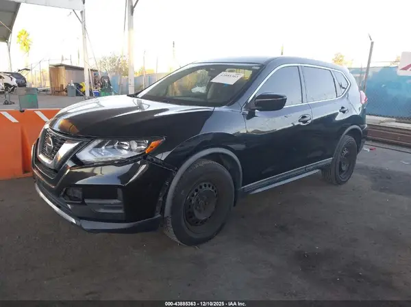KNMAT2MV3JP586666 2018 NISSAN ROGUE - Image 2