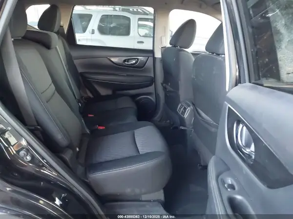 KNMAT2MV3JP586666 2018 NISSAN ROGUE - Image 8
