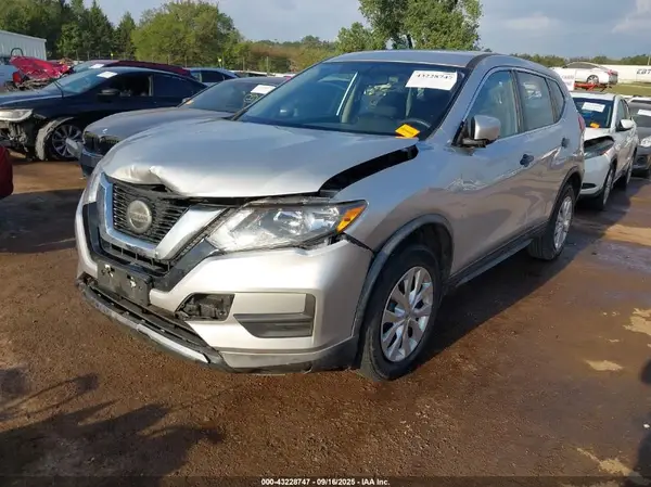 KNMAT2MV3JP588210 2018 NISSAN ROGUE - Image 2