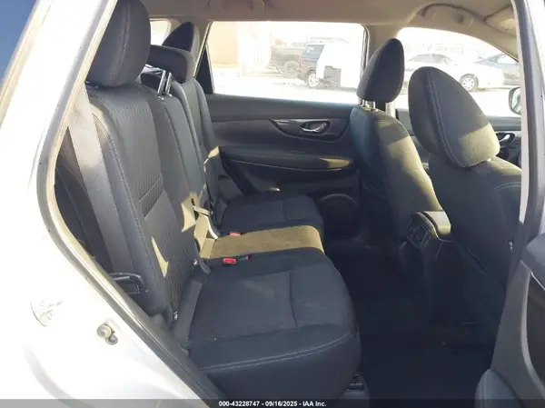 KNMAT2MV3JP588210 2018 NISSAN ROGUE - Image 8