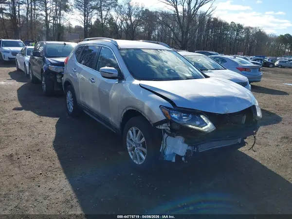 KNMAT2MV3JP594668 2018 NISSAN ROGUE - Image 1
