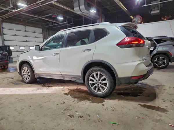 KNMAT2MV3JP596727 2018 NISSAN ROGUE - Image 2