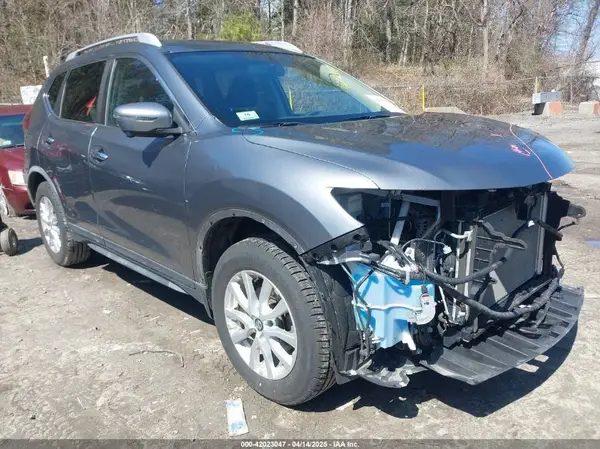 KNMAT2MV3JP601389 2018 NISSAN ROGUE - Image 1