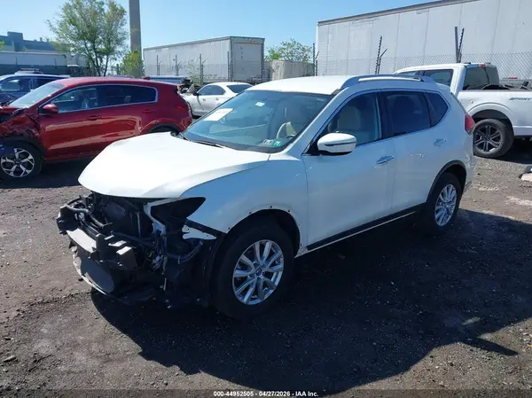 KNMAT2MV3JP604437 2018 NISSAN ROGUE - Image 2
