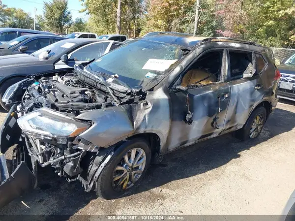 KNMAT2MV3JP617270 2018 NISSAN ROGUE - Image 2