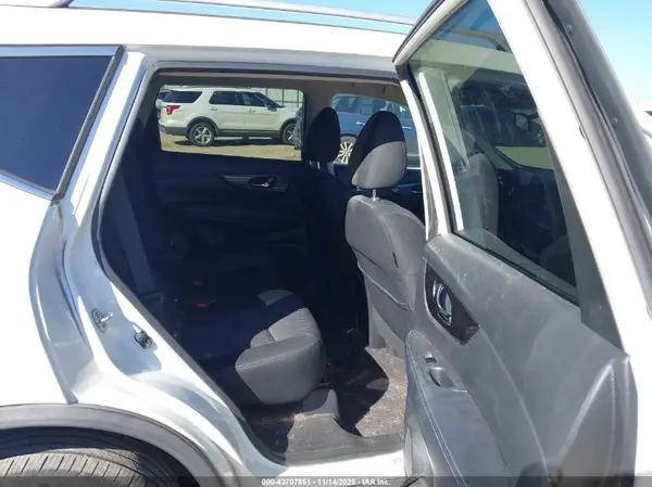 KNMAT2MV3JP619066 2018 NISSAN ROGUE - Image 8
