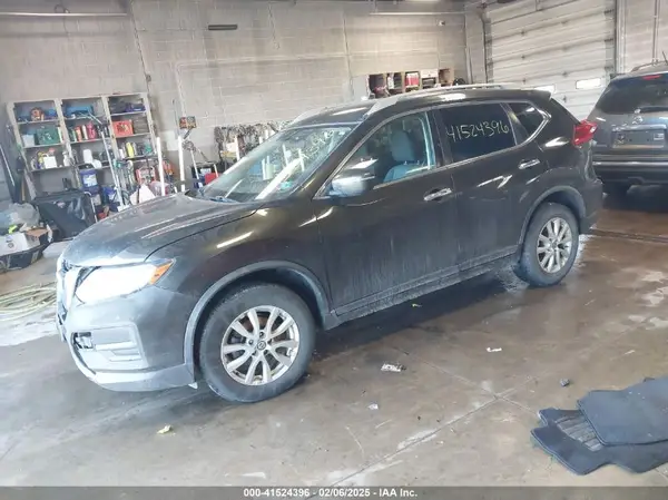 KNMAT2MV4HP507273 2017 NISSAN ROGUE - Image 2