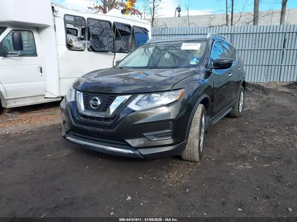 KNMAT2MV4HP519679 2017 NISSAN ROGUE - Image 2