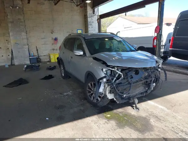 KNMAT2MV4HP526258 2017 NISSAN ROGUE - Image 1